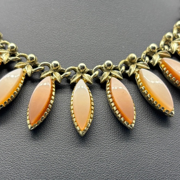 Vintage Lucite Peach & Tan Hanging Elements Gold-Tone Necklace Matching Bracelet - Picture 4 of 11